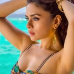 Amruta Khanvilkar Hot