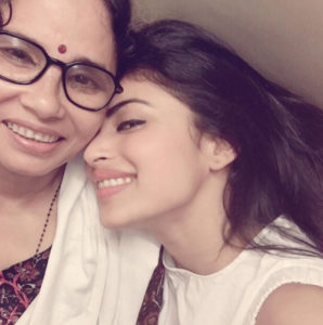 Mouni-Roy-With-Mother