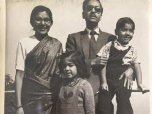 Neena-Gupta-Childhood-Image-With-Parents