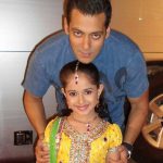 Child Artist Jannat Zubair Childhood Image With Salman Khan