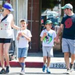 Elizabeth Banks With Her Husband And Children