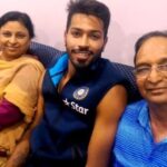 Hardik Pandya With His Parents