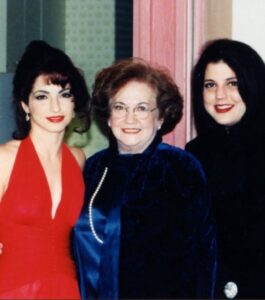 Gloria Estefan with her mother and sister