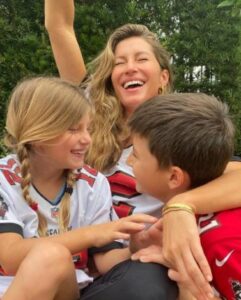 Gisele Bündchen with children