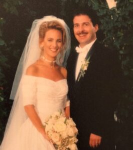 Marlee Matlin with husband at their wedding