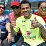 Dani Alves With His Parents And Sister