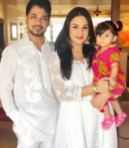 Anupam Mittal with wife & daughter