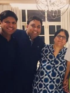 Peyush Bansal with mother & brother