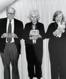 Warren Buffett with his sisters