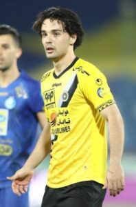 Omid Noorafkan playing for Sepahan