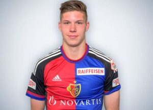 Cedric Itten in FC Basel jersey