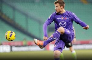 Haris Seferovic playing for Fiorentina