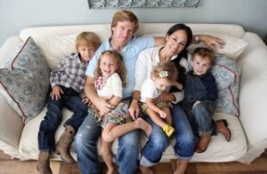 Joanna Gaines and Chip Gaines with their children