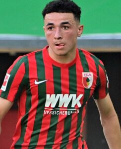 Ruben Vargas in FC Augsburg's home jersey