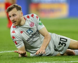 Silvan Widmer getting ready to defend a freekick for Mainz 05