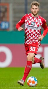 Silvan Widmer playing for Mainz 05