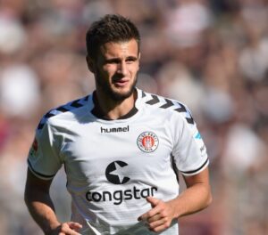 Ante Budimir in action for St. Pauli