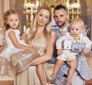 Marcelo Brozovic With His Family - Wife And Children