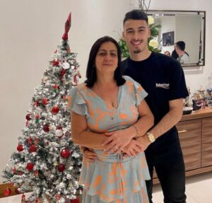 Gabriel Martinelli With His Mother