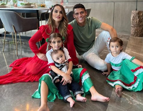 Hector Moreno With His Wife And Children