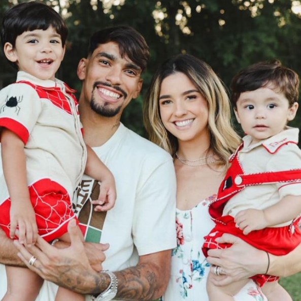 Lucas Paqueta With His Wife And Sons