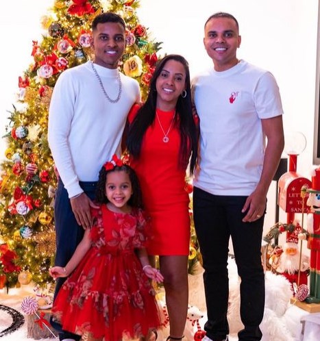 Rodrygo With His Parents And Sister