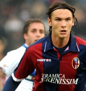 Albin Ekdal playing for Bologna