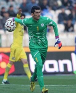 Alireza Beiranvand playing for Naft Tehran