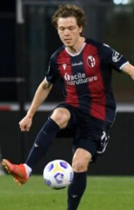 Andreas Skov Olsen playing for Bologna