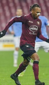 Joel Obi playing for Salernitana