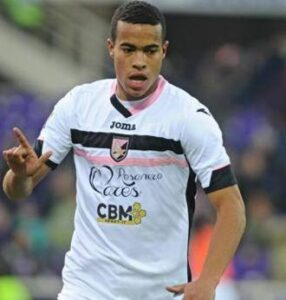 Robin Quaison playing for Palermo