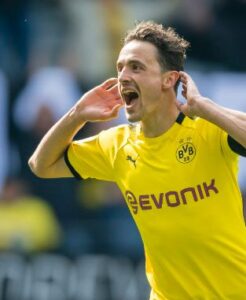 Thomas Delaney playing for Borussia Dortmund