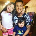 Yoshimar Yotun With His Son And Daughter