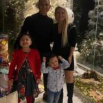 Yoshimar Yotun With His Wife And Children