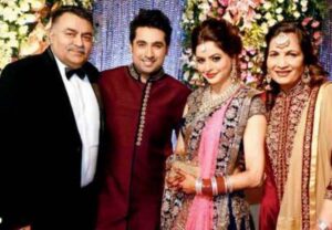 Aamna Sharif with her parents and husband