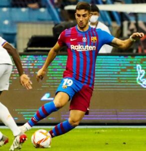 Ferran Torres playing for Barcelona