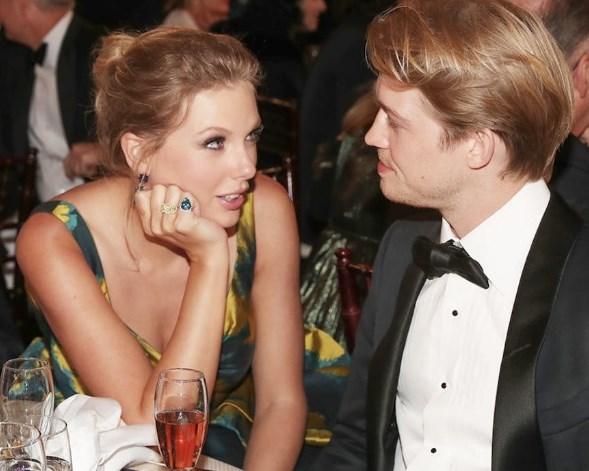 Taylor Swift With Her Longtime Boyfriend Or Rumored Husband