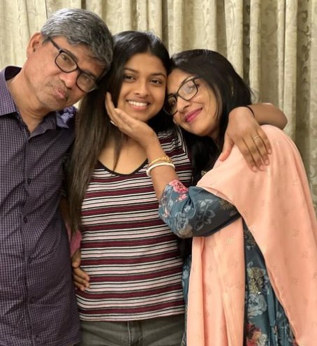 Arunita Kanjilal With Her Father And Mother