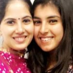 Jaya Kishori with her sister