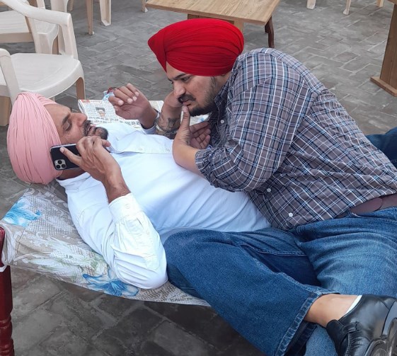 Sidhu Moose Wala With His Father At His Village Home