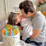 Shahroz Sabzwari with his daughters