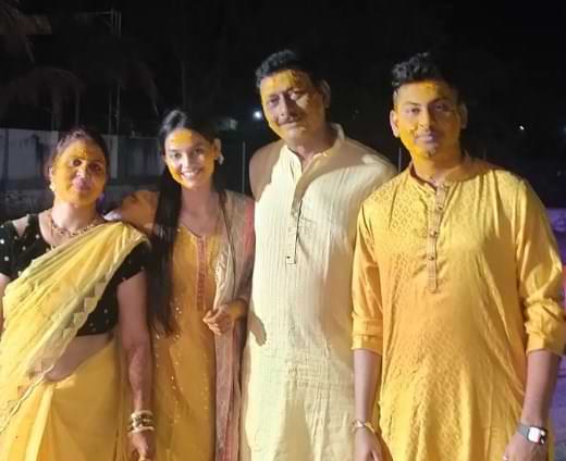 Aaditya Sawant (Dynamo Gaming) With His Parents And Sister