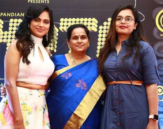 Ramya Pandian With Her Mother And Sister